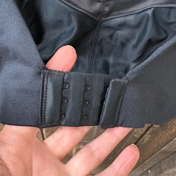 Brooks Moving Comfort Fiona Sports Bra NWT In Black Sz 34C - Picture 5 of 13